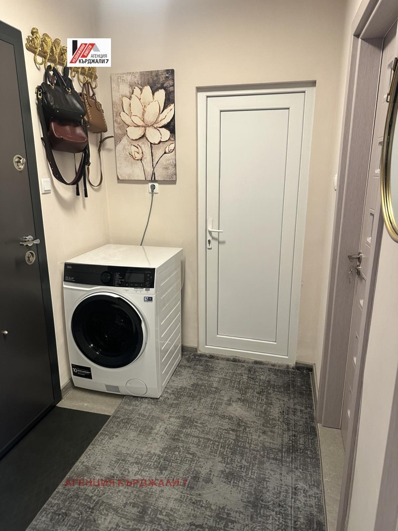 Продава 2-СТАЕН, гр. Кърджали, Център, снимка 8 - Апартаменти - 53227086