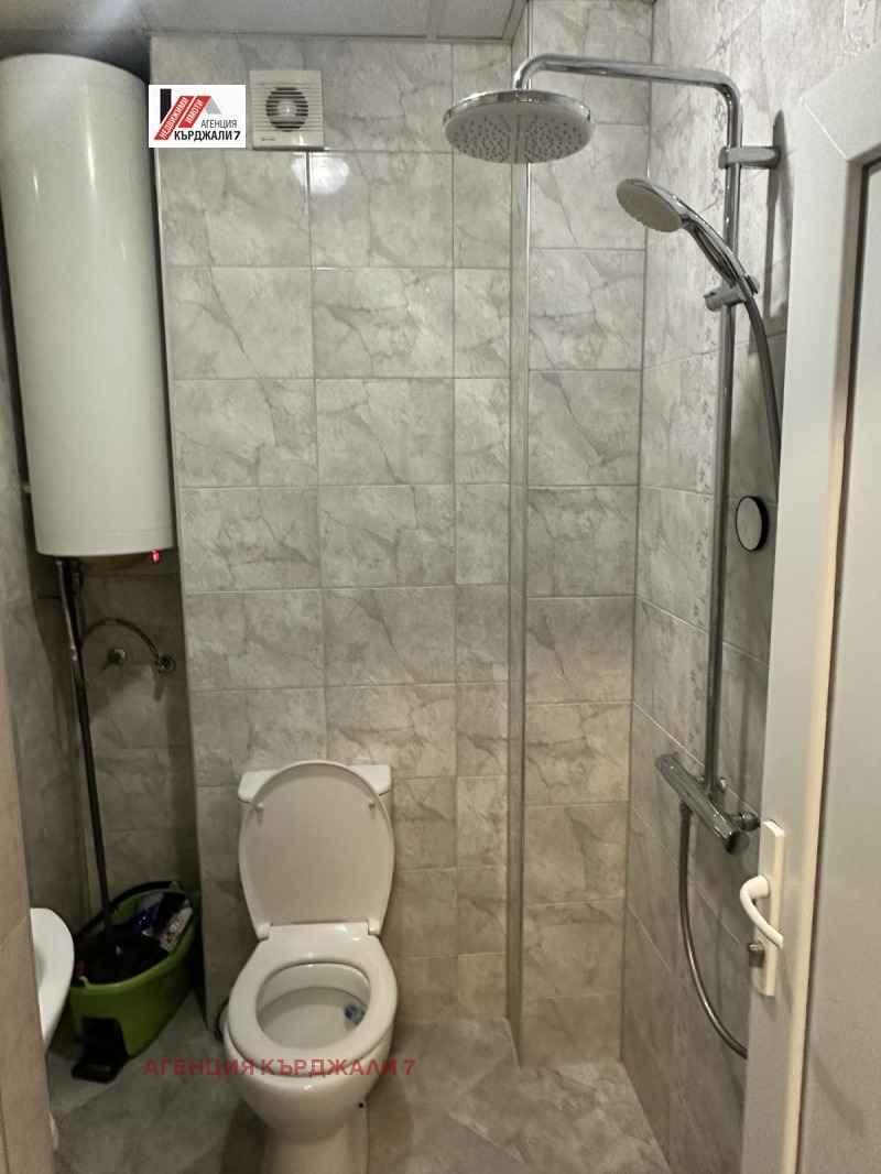 Продава 2-СТАЕН, гр. Кърджали, Център, снимка 12 - Апартаменти - 53227086