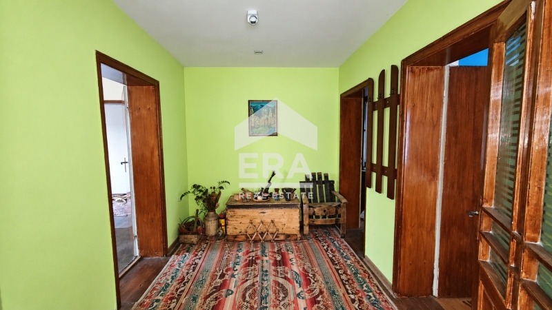 Продава КЪЩА, гр. Омуртаг, област Търговище, снимка 2 - Къщи - 56734030