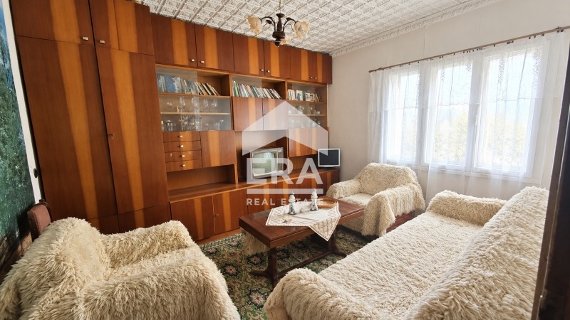 Продава КЪЩА, гр. Омуртаг, област Търговище, снимка 8 - Къщи - 56734030