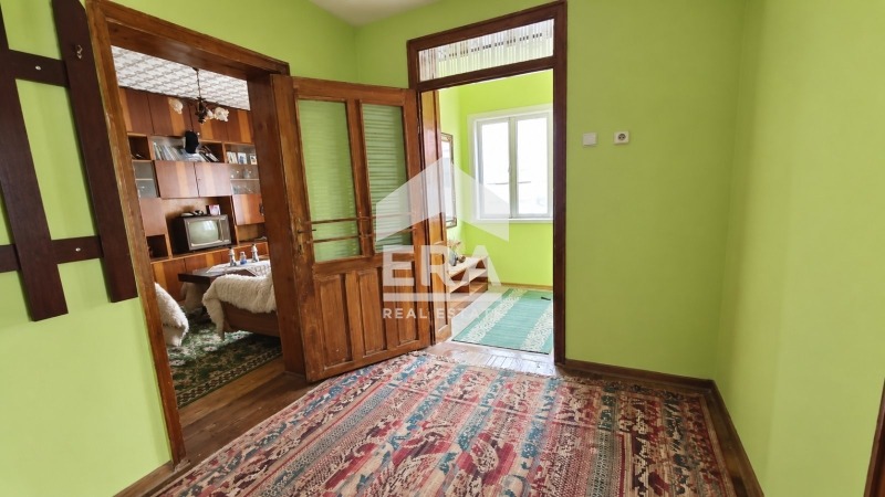 Продава КЪЩА, гр. Омуртаг, област Търговище, снимка 3 - Къщи - 56734030