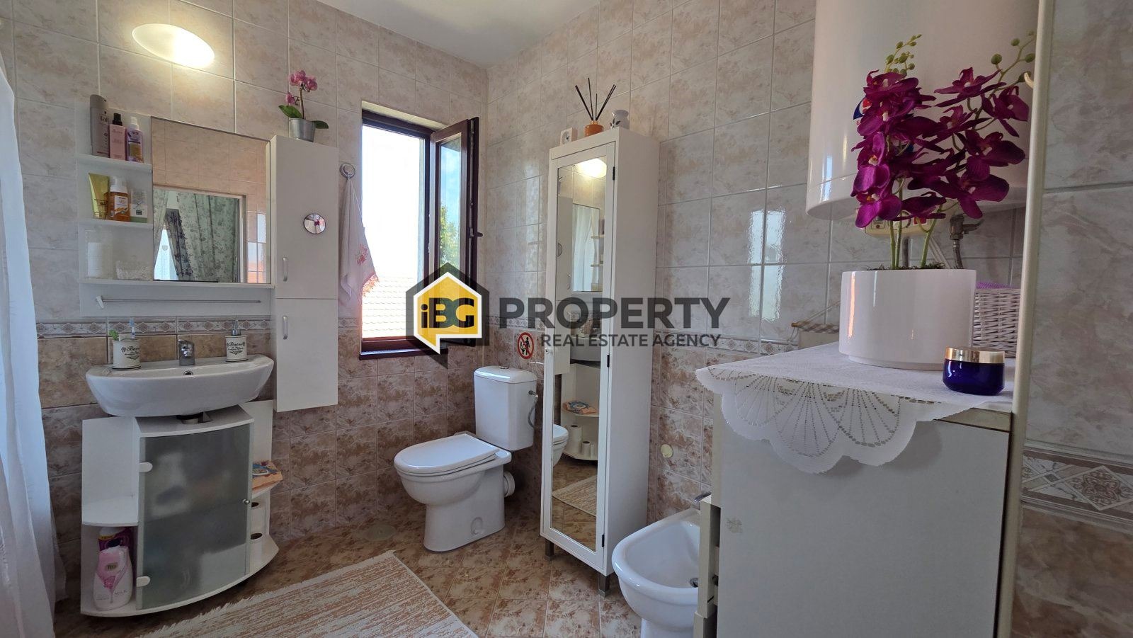 Продава КЪЩА, гр. Бяла, област Варна, снимка 17 - Къщи - 55169063