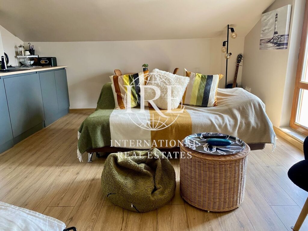 Продава КЪЩА, гр. Балчик, област Добрич, снимка 15 - Къщи - 56224520