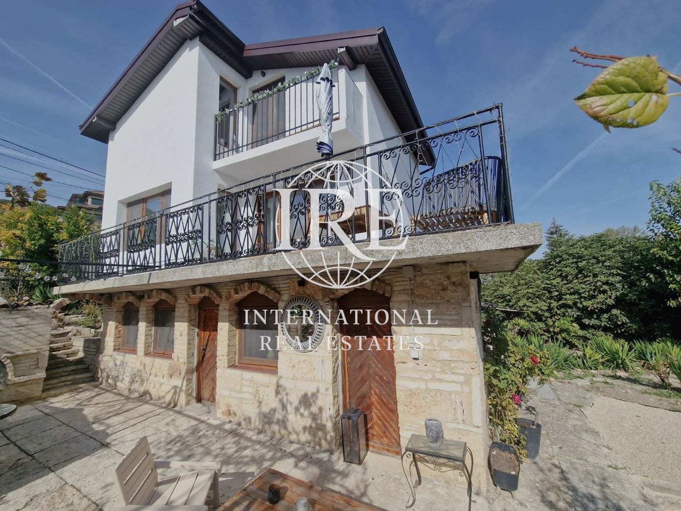 Продава КЪЩА, гр. Балчик, област Добрич, снимка 17 - Къщи - 56224520