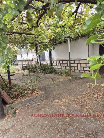 Продава КЪЩА, гр. Левски, област Плевен, снимка 2 - Къщи - 54400985