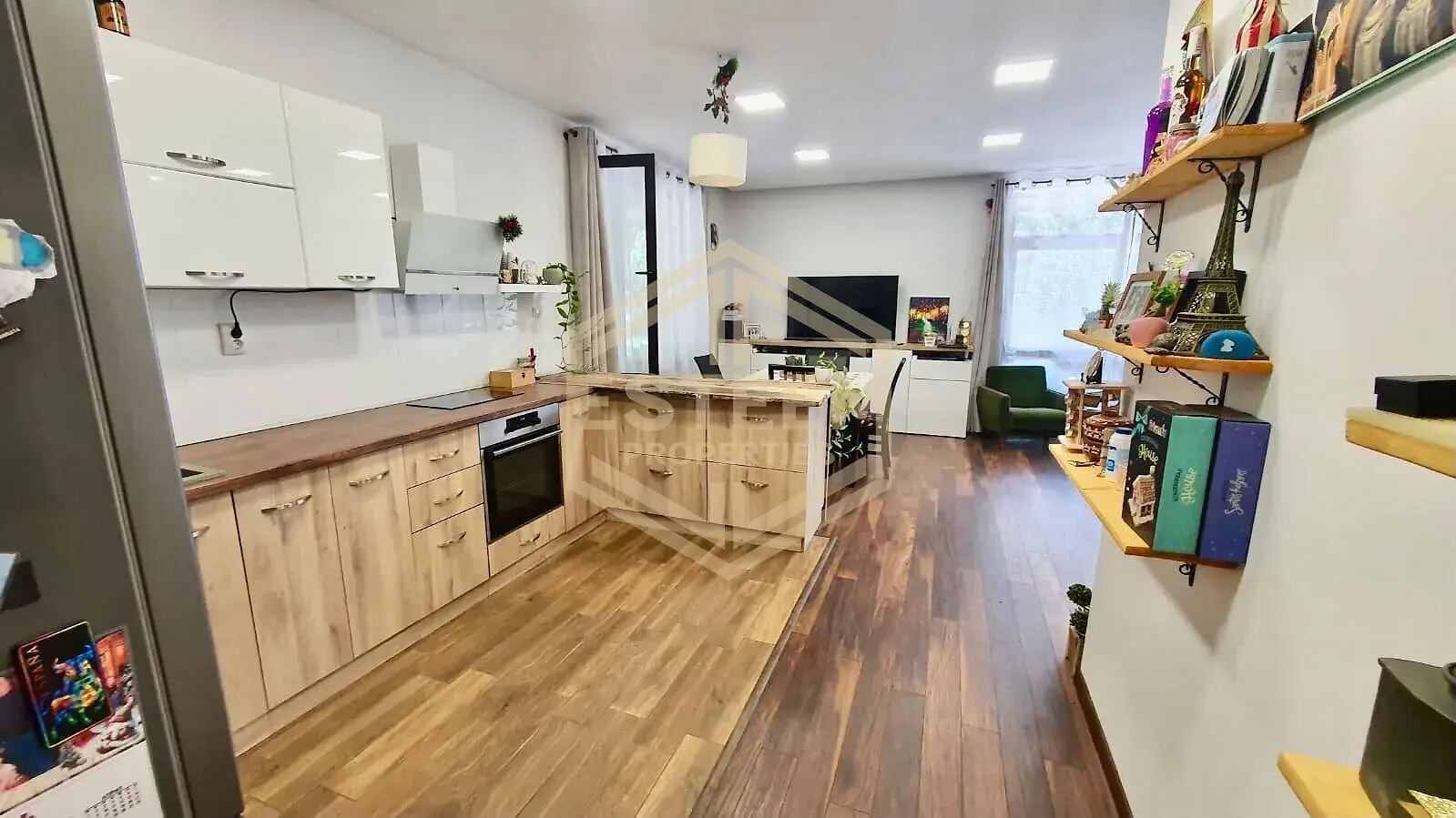 Продава КЪЩА, с. Средно село, област Варна, снимка 6 - Къщи - 56598007
