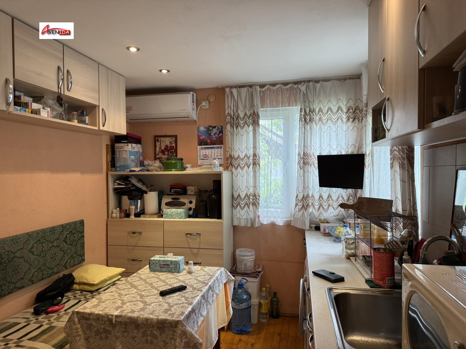 Продава КЪЩА, гр. София, Факултета, снимка 2 - Къщи - 50376067