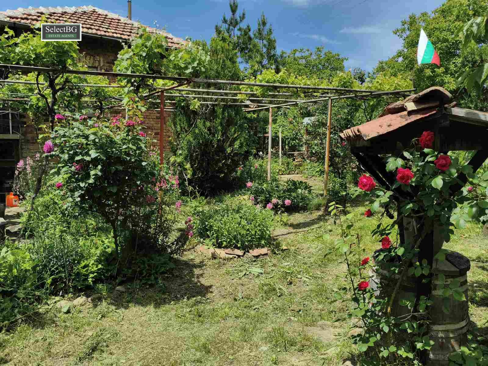 Продава КЪЩА, с. Черни бряг, област Търговище, снимка 15 - Къщи - 55923251