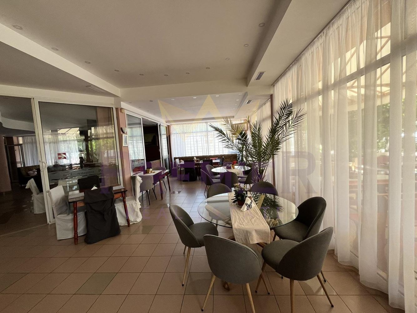 Продава ХОТЕЛ, гр. Балчик, област Добрич, снимка 4 - Хотели - 53708847