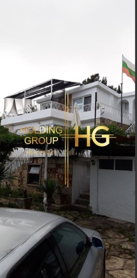 Haus m-t Aktschelar, Warna