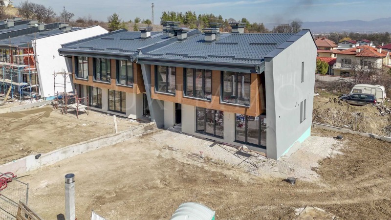 Продава КЪЩА, гр. София, м-т Камбаните, снимка 2 - Къщи - 47506461