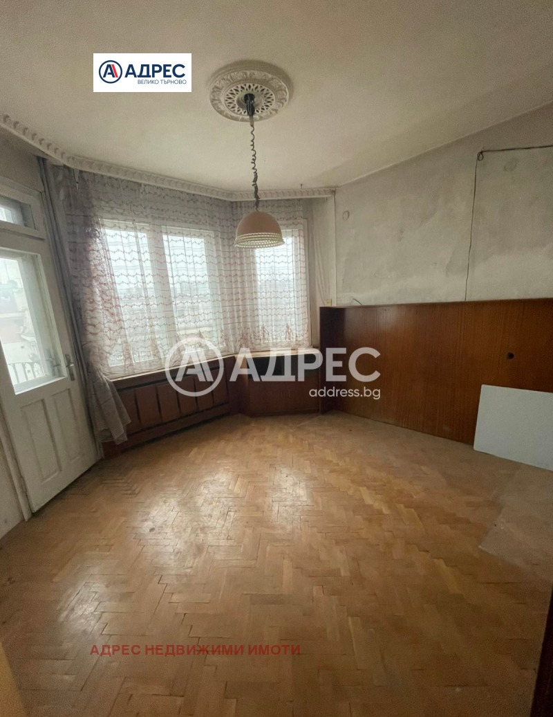 Продава МНОГОСТАЕН, гр. Велико Търново, Бузлуджа, снимка 2 - Апартаменти - 52845097