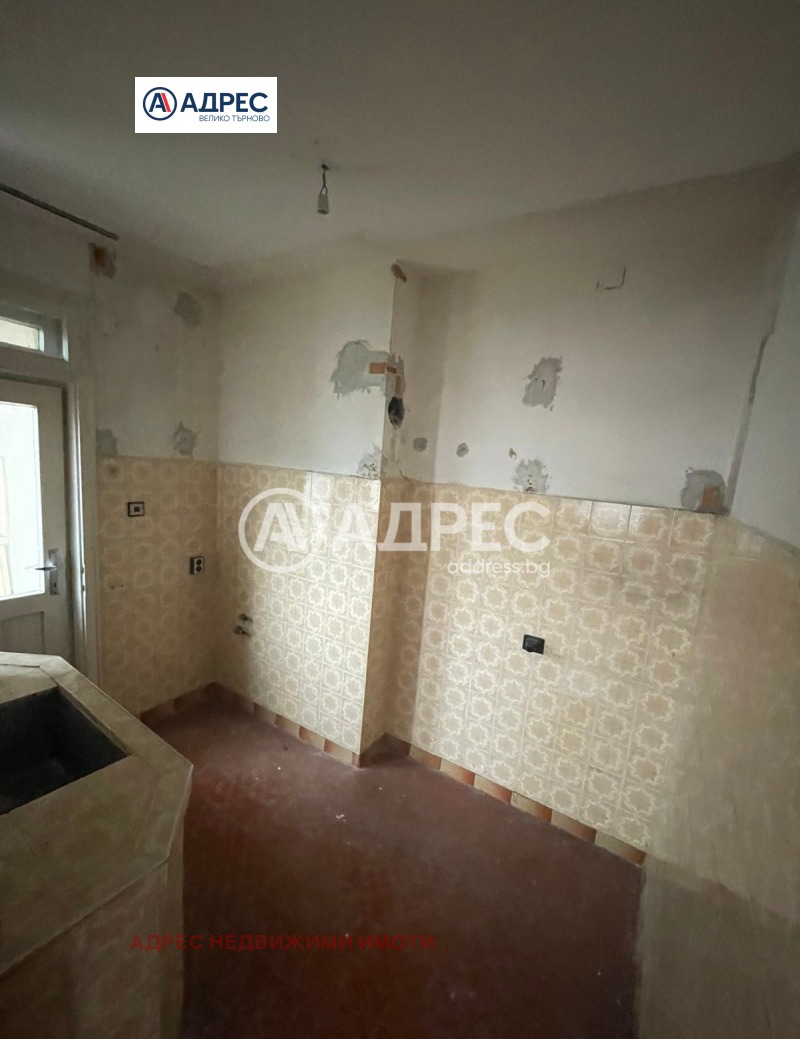 Продава МНОГОСТАЕН, гр. Велико Търново, Бузлуджа, снимка 8 - Апартаменти - 52845097