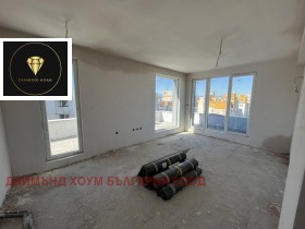 Продава 2-стаен град Пловдив Гагарин - [1] 