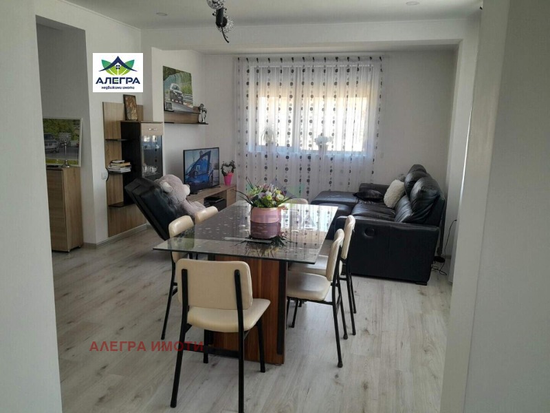 En venta  Casa región Pazardzhik , Radilovo , 240 metros cuadrados | 89170154 - imagen [2]