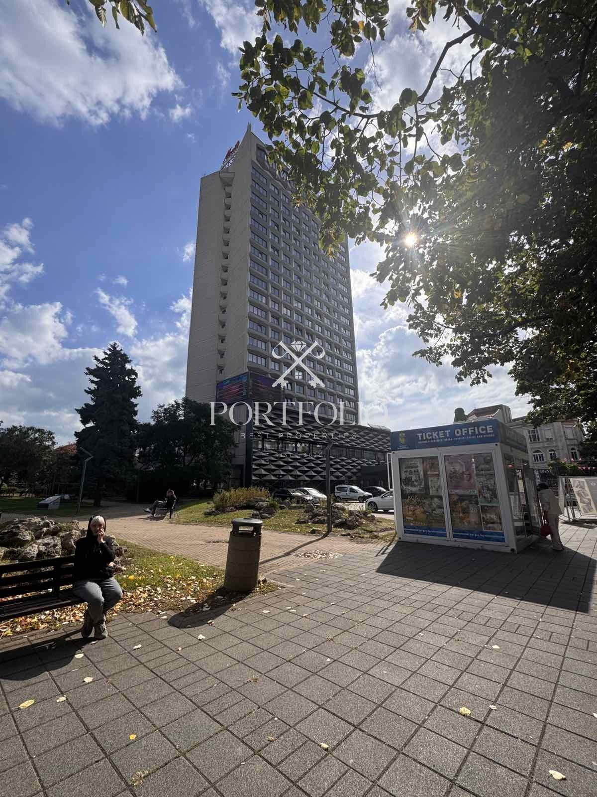 Продава МНОГОСТАЕН, гр. Бургас, Център