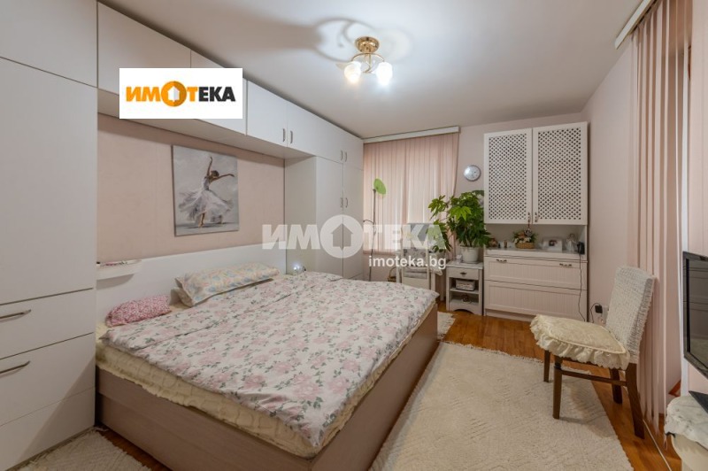 Продава  3-стаен град Варна , к.к. Св.Св. Константин и Елена , 101 кв.м | 27377924