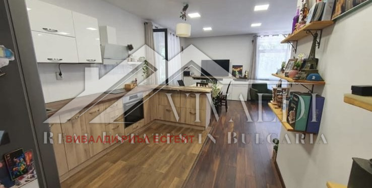 Продава КЪЩА, с. Средно село, област Варна, снимка 6 - Къщи - 52521432