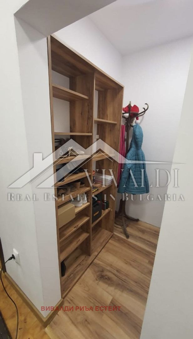 Продава КЪЩА, с. Средно село, област Варна, снимка 9 - Къщи - 52521432