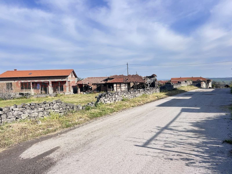 Продава КЪЩА в област Хасково, с. Ябълково - 211 кв.м / 105 000 € » 205 362.15 лв.
