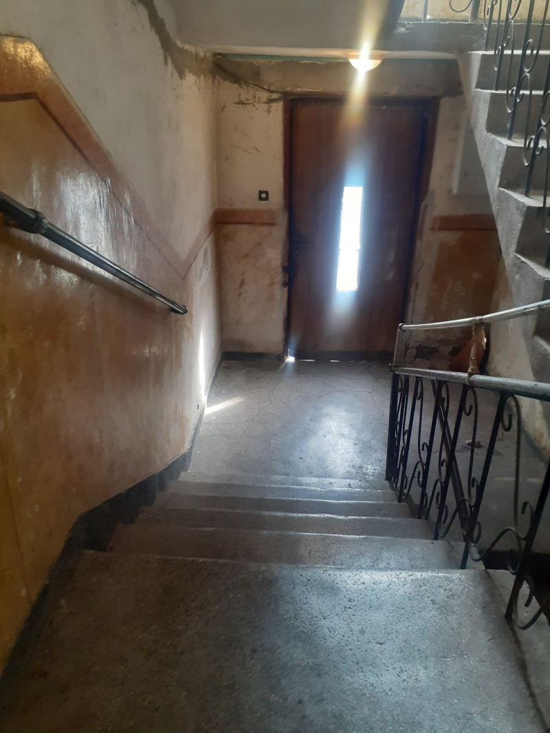 Продаја  2 спаваће собе Софија , Левски , 130 м2 | 35700785 - слика [2]