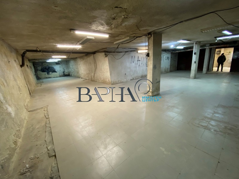 Продава ГАРАЖ, ПАРКОМЯСТО, гр. Варна, Левски 1