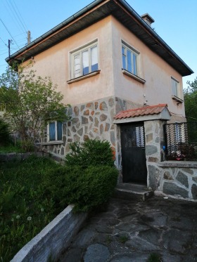 Продажба на имоти в с. Равногор, област Пазарджик - изображение 1 