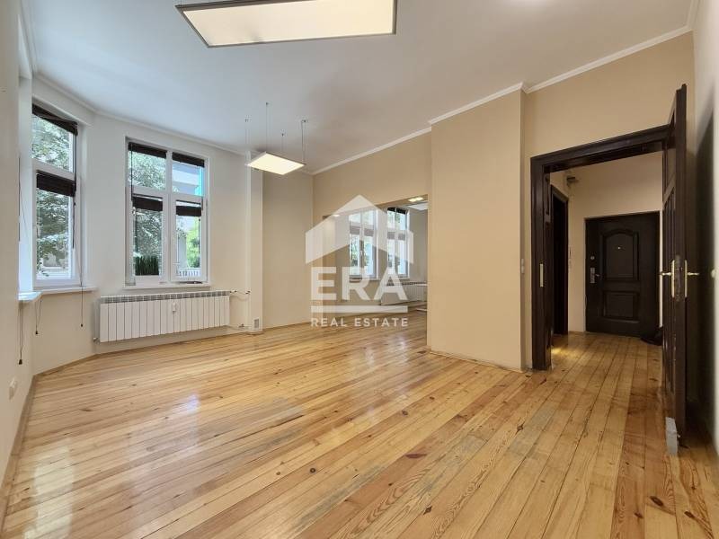En venta  Oficina Sofia , Doktorski pametnik , 126 metros cuadrados | 50535979