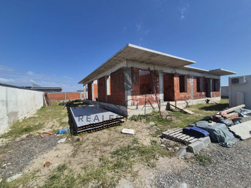 Продава  Къща, област Пловдив, с. Войводиново •  155 999 EUR • ID 58450690 — holmes.bg - [1] 