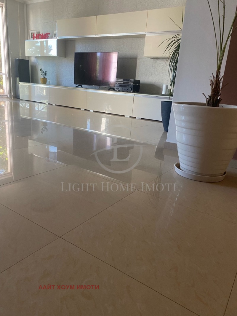 For Sale  Maisonette Plovdiv , Ostromila , 200 sq.m | 11865301