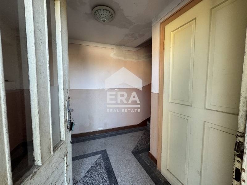 Продава ЕТАЖ ОТ КЪЩА, гр. Силистра, Център, снимка 17 - Етаж от къща - 54453281