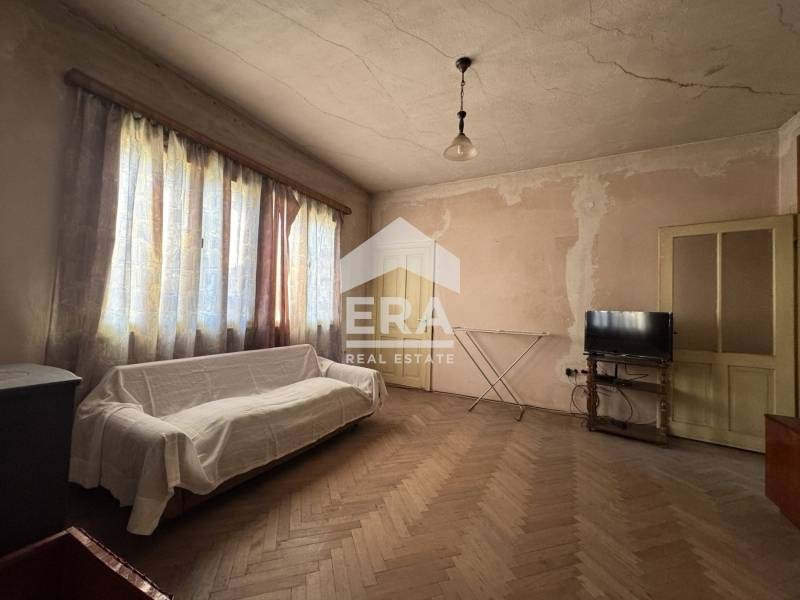 Продава ЕТАЖ ОТ КЪЩА, гр. Силистра, Център, снимка 3 - Етаж от къща - 54453281