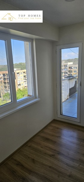1 quarto Teva, Pernik 6
