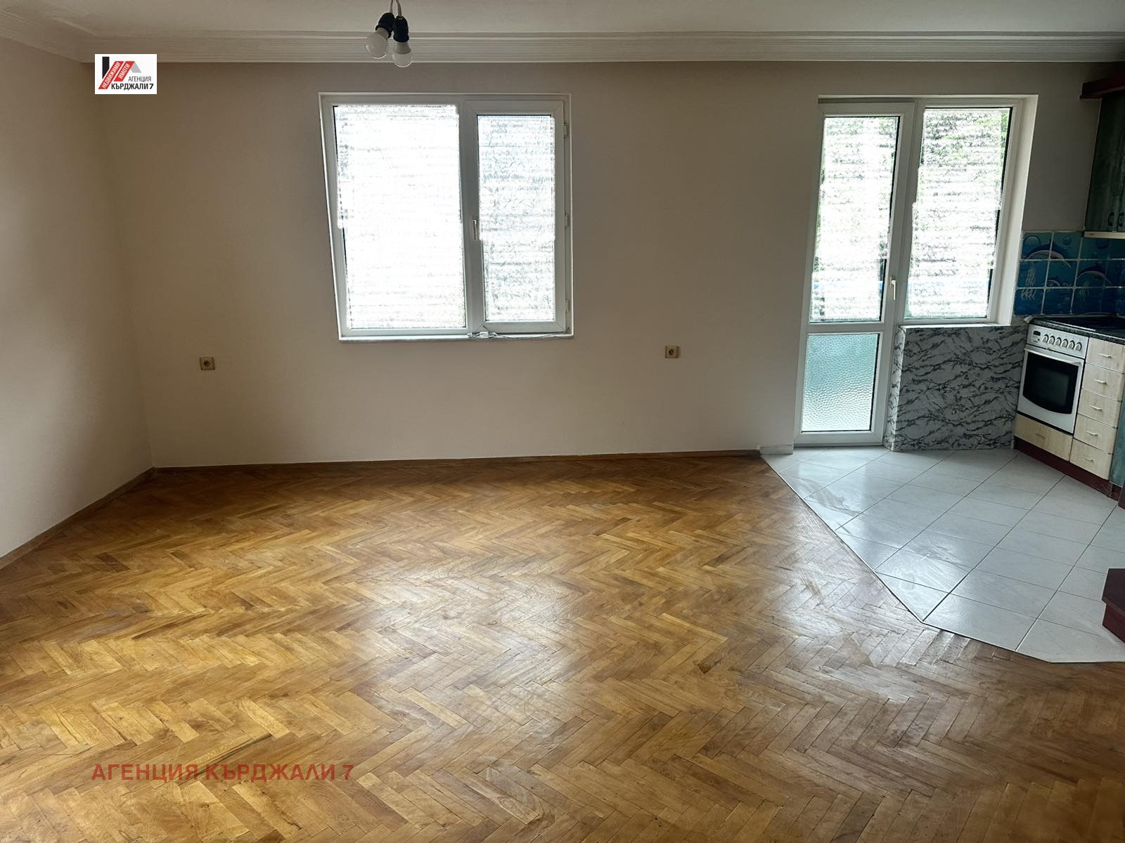 Продава МНОГОСТАЕН, гр. Кърджали, Център, снимка 2 - Апартаменти - 54405074