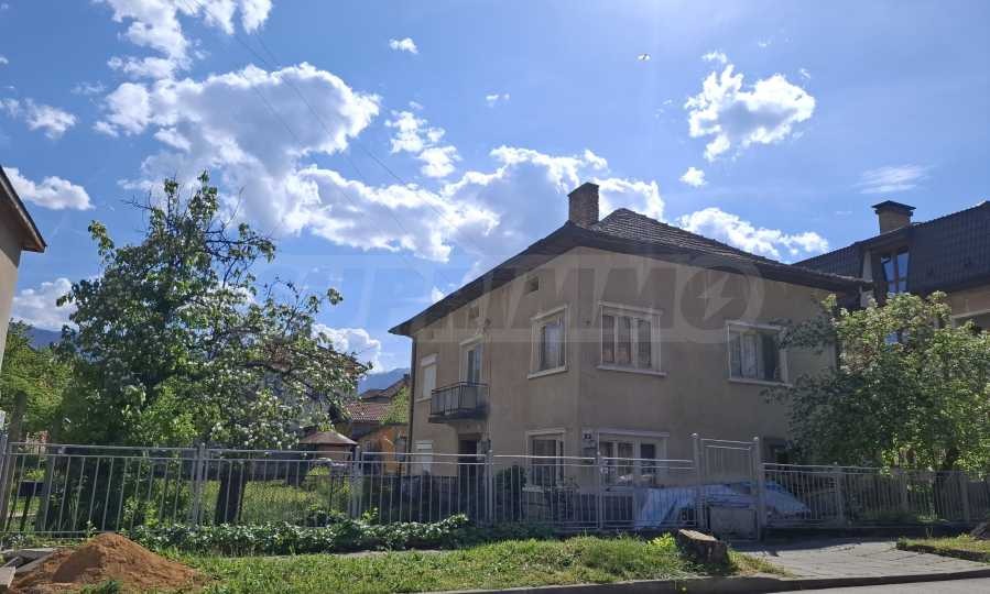 Продава КЪЩА, гр. Вършец, област Монтана