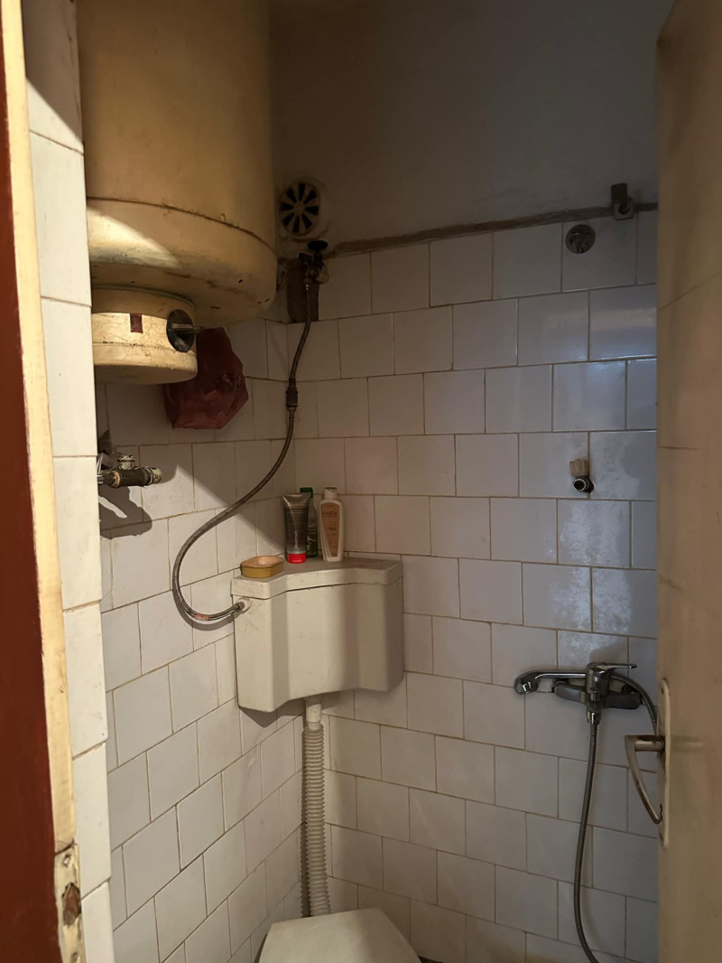 Продава ЕТАЖ ОТ КЪЩА, гр. Кюстендил, Никола Въжаров, снимка 4 - Етаж от къща - 53042782