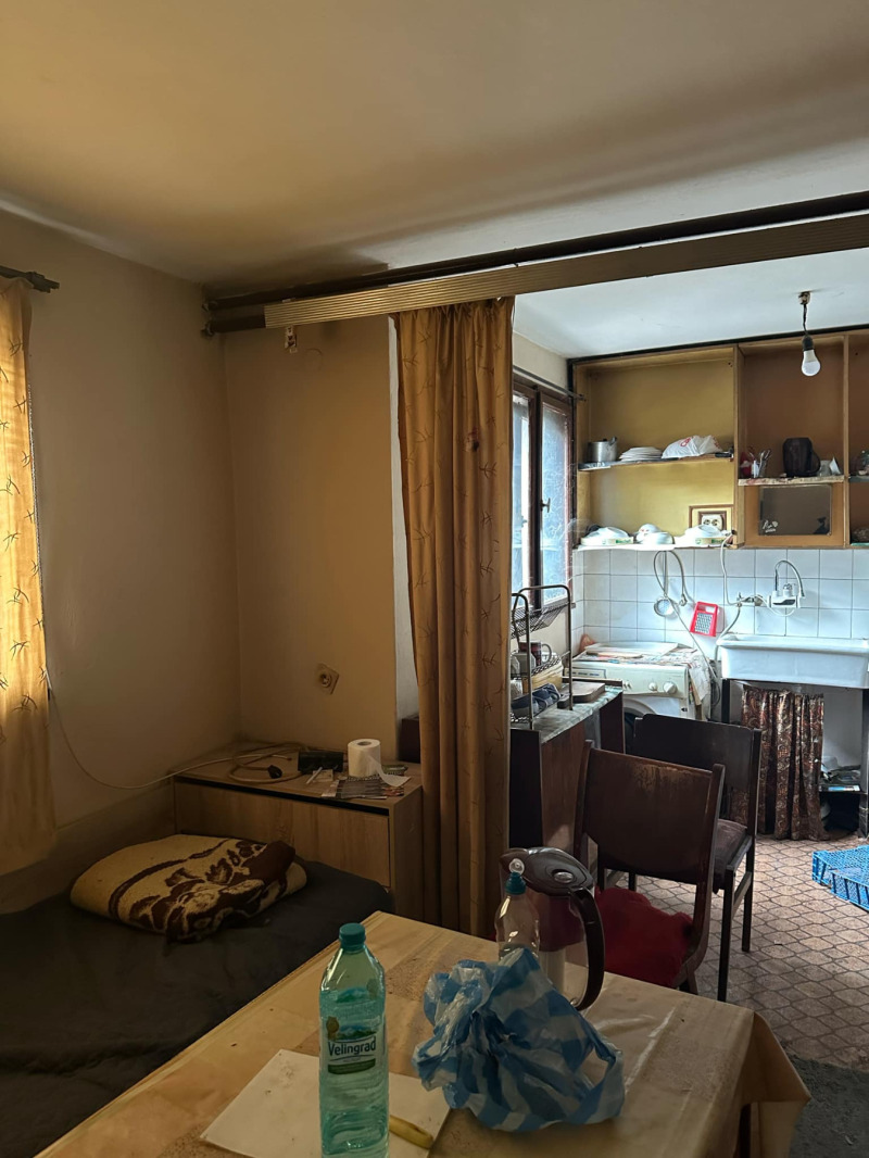 Продава ЕТАЖ ОТ КЪЩА, гр. Кюстендил, Никола Въжаров, снимка 3 - Етаж от къща - 53042782