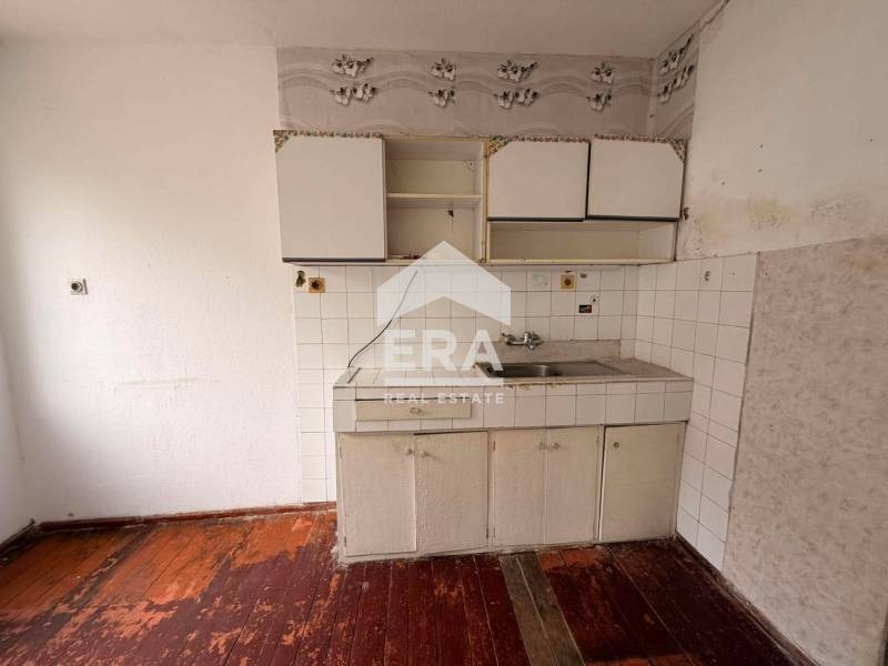 Продава ЕТАЖ ОТ КЪЩА, гр. Аксаково, област Варна, снимка 6 - Етаж от къща - 55265999