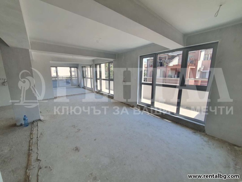 Продава МНОГОСТАЕН в град Пловдив, Кършияка - 184 кв.м / 331 200 € » 647 770.90 лв., РЕНТАЛ 2000