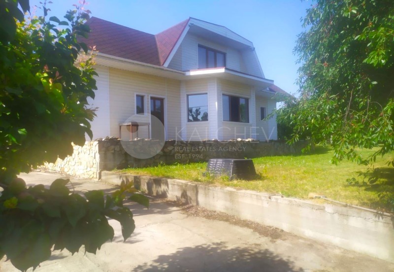 Продава КЪЩА в област Добрич, с. Кочмар - 138 кв.м / 140 000 € » 273 816.20 лв., КАЛЧЕВ