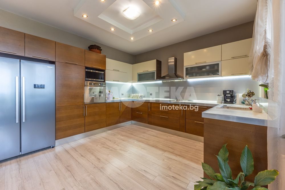 Продава КЪЩА, гр. Варна, м-т Боровец - юг, снимка 2 - Къщи - 56202020