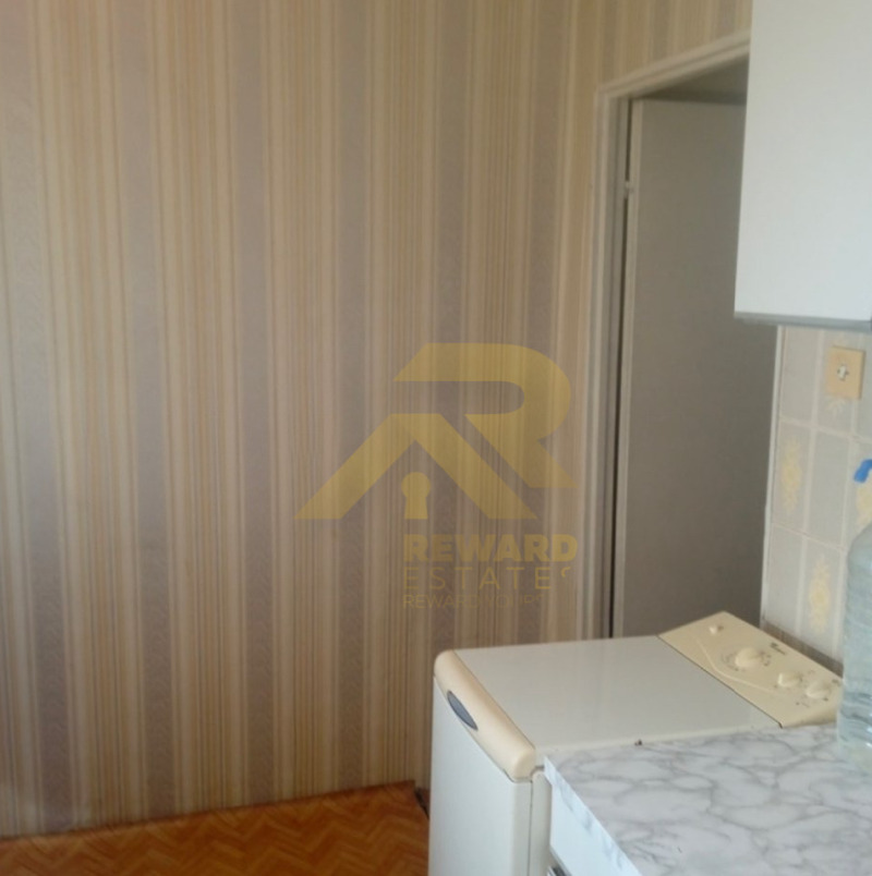 Продава 3-СТАЕН, гр. Перник, Изток, снимка 2 - Aпартаменти - 48009578