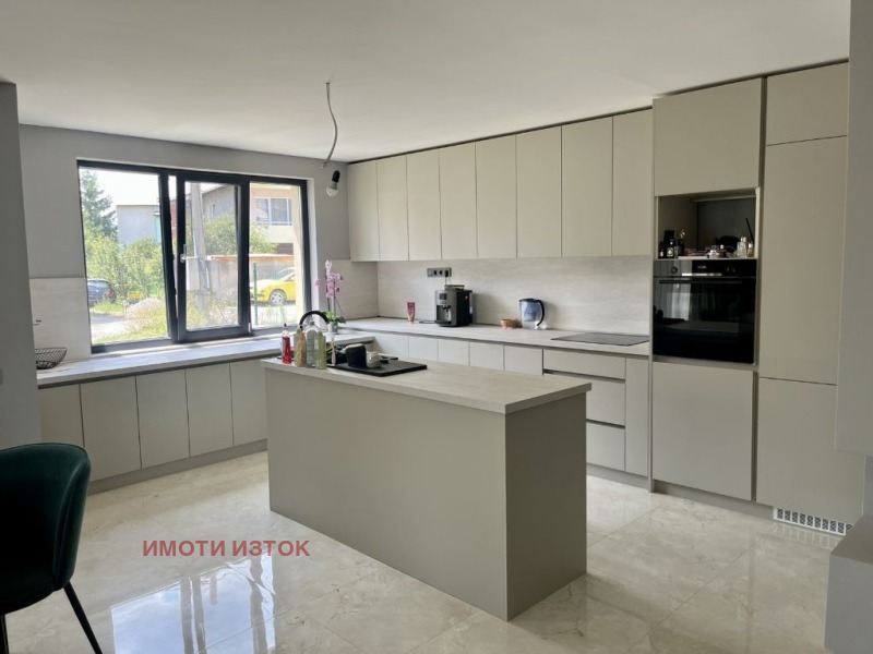 Till salu  Hus Pernik , Iztok , 200 kvm | 55099041 - bild [7]