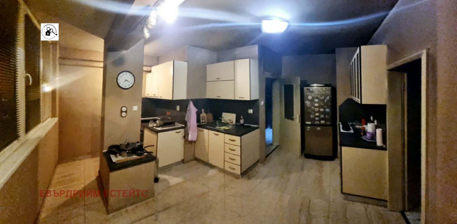 Продава 4-СТАЕН, гр. София, Славия