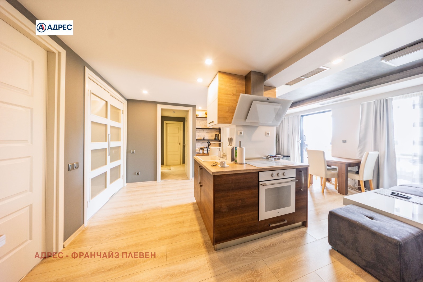 Продава МНОГОСТАЕН, гр. Плевен, Идеален център, снимка 3 - Апартаменти - 53799265