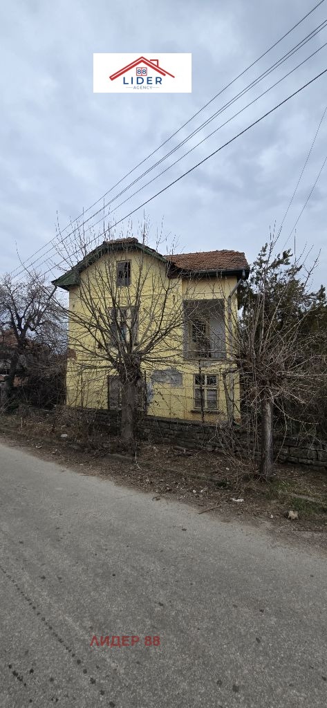 Продава КЪЩА, гр. Луковит, област Ловеч, снимка 2 - Къщи - 53958694