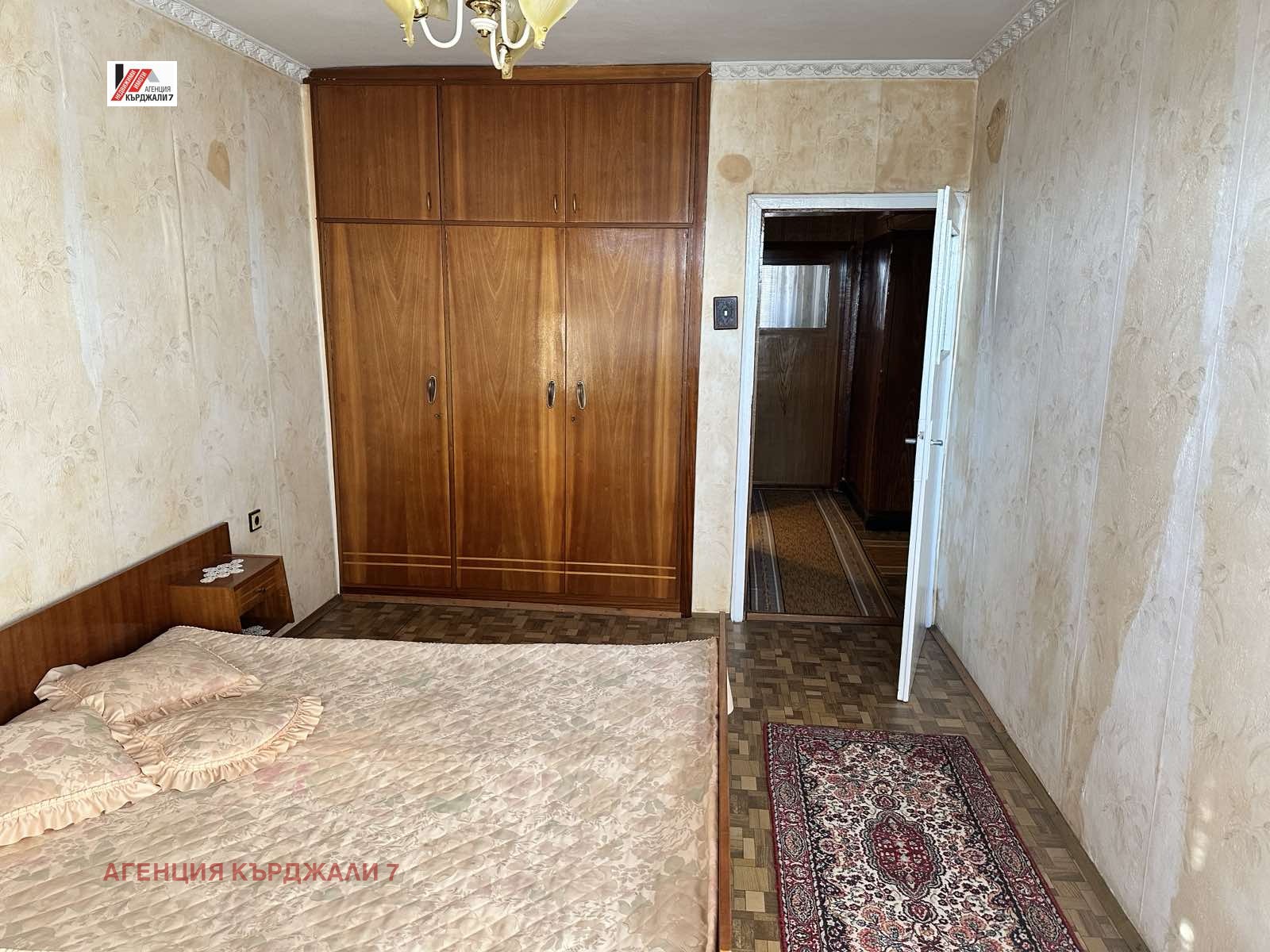 Продава МНОГОСТАЕН, гр. Кърджали, Байкал, снимка 9 - Апартаменти - 55523944