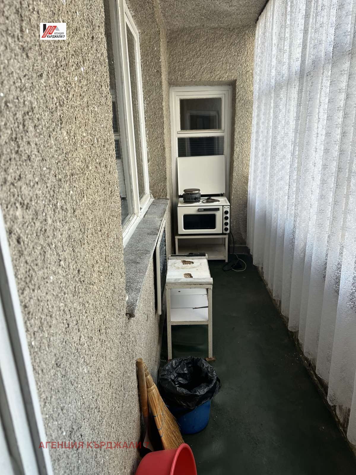 Продава МНОГОСТАЕН, гр. Кърджали, Байкал, снимка 7 - Апартаменти - 55523944
