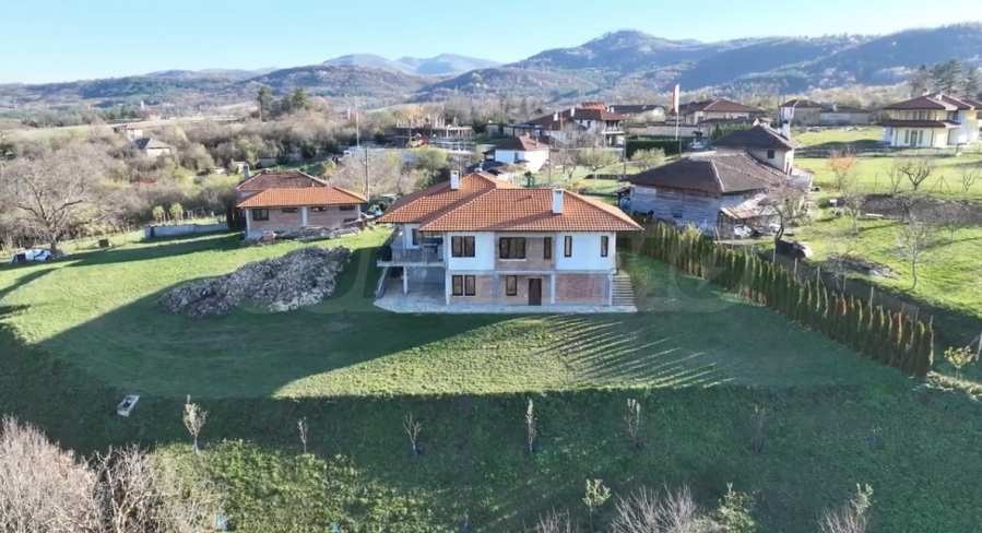 Продава КЪЩА, гр. Елена, област Велико Търново