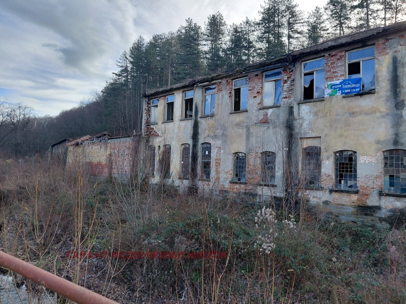 Продава ПРОМ. ПОМЕЩЕНИЕ в град Габрово, Бичкиня - 3480 кв.м / 135 000 € » 264 037.05 лв., ГАРАНТ НЕДВИЖИМИ ИМОТИ